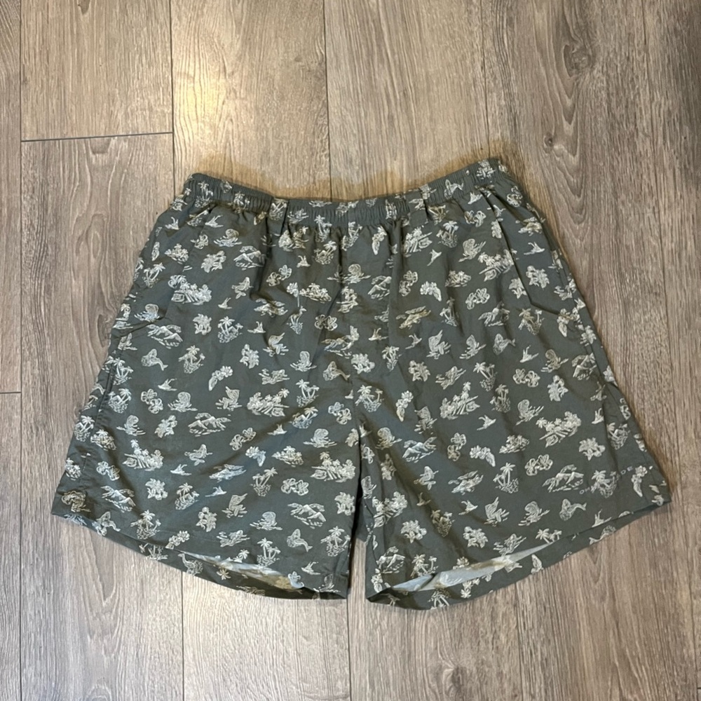 Columbia Olive tropical print shorts size large